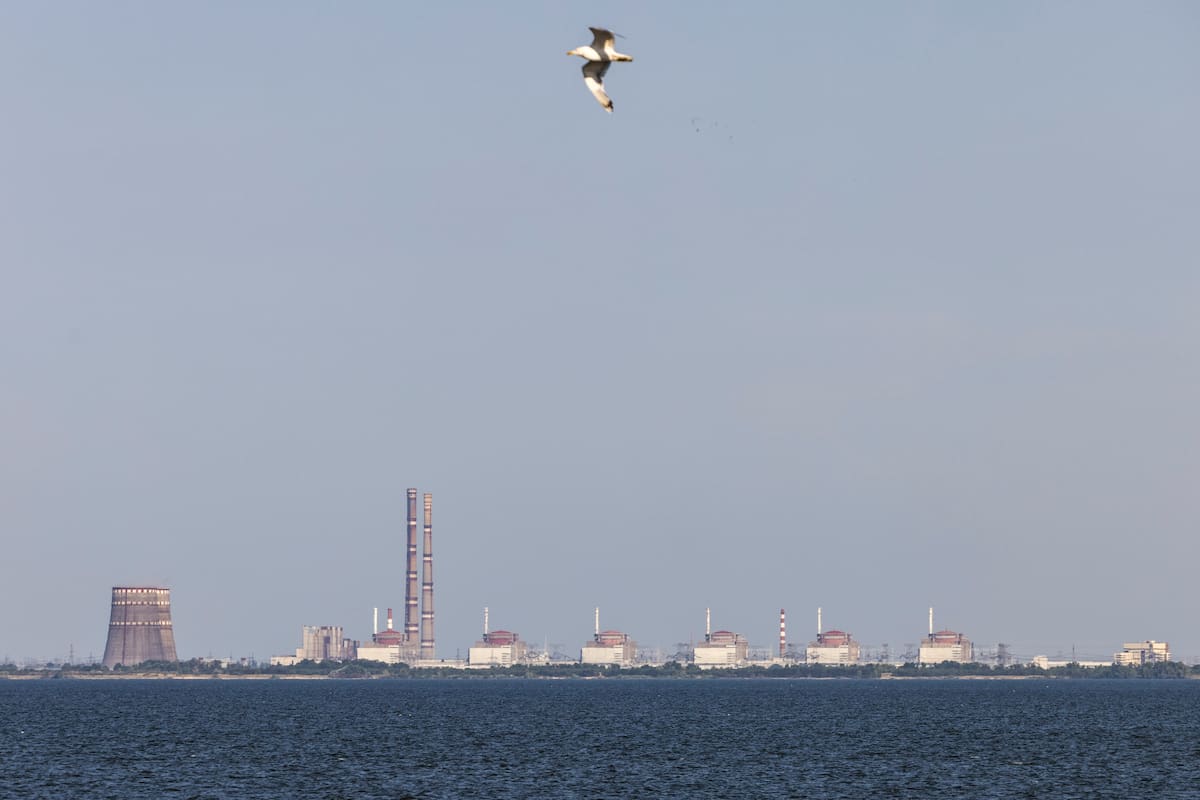 La planta nuclear de Zaporizhzhia, sobre el río Dnipro