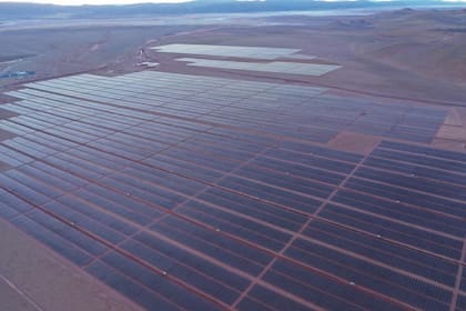 La planta solar Cauchari de Jujuy, comenzó a vender energía a la red nacional.