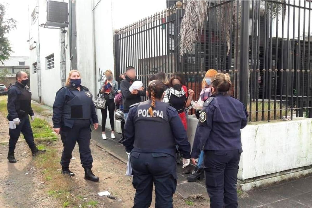 La Plata 60 jóvenes fueron demorados tras participar de una fiesta clandestina