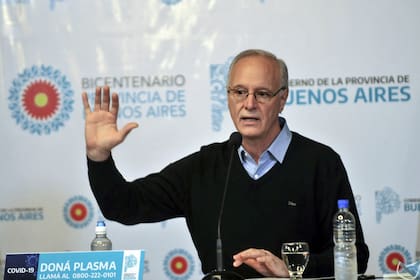 La Plata: El ministro de Salud bonaerense, Daniel Gollan, acompañado del jefe de gabinete de la provincia, Carlos Bianco, aseguró hoy que "bajó el porcentaje de casos de gente que se enferma por el coronavirus y necesita una cama de terapia intensiva" en la provincia y añadió que también s