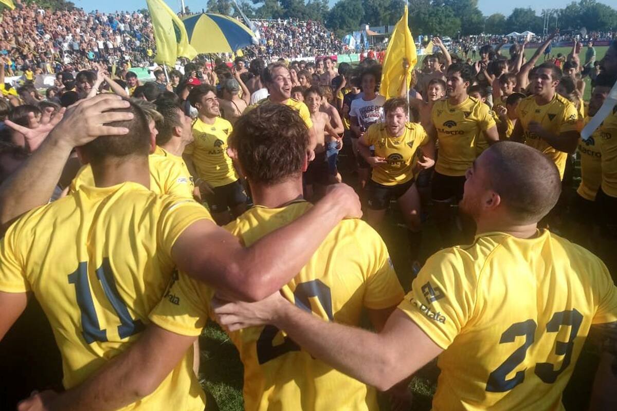La Plata gáno el clásico ante San Luis y desató una fiesta en su cancha