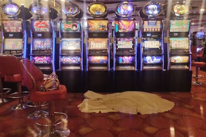 La Plata: jugaba con las máquinas tragamonedas del Bingo, se descompensó y murió