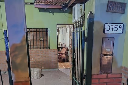 La Plata: un joven atacó a su papá a cuchilladas en esta casa y la policía lo mató