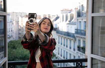 La plataforma de streaming adelantó que Emily in Paris tendrá su próxima temporada este 2023