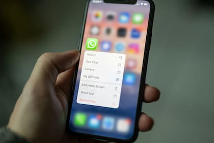 La plataforma indicó que en versiones previas de WhatsApp se detectó un fallo en la sincronización entre dispositivos vinculados, lo que podrí haber desencadenado en un ciberataque
