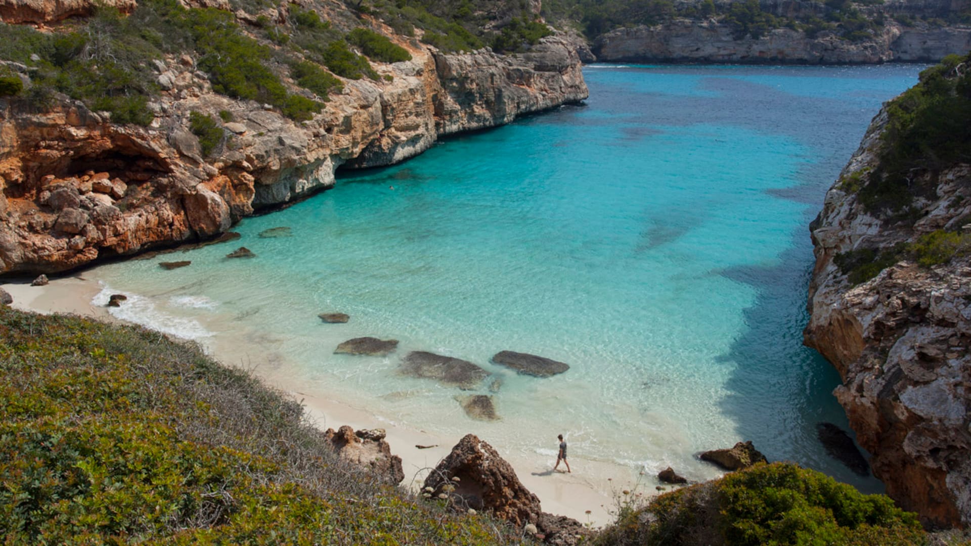 La playa Calo des Moro es una invitación a desenchufarse.