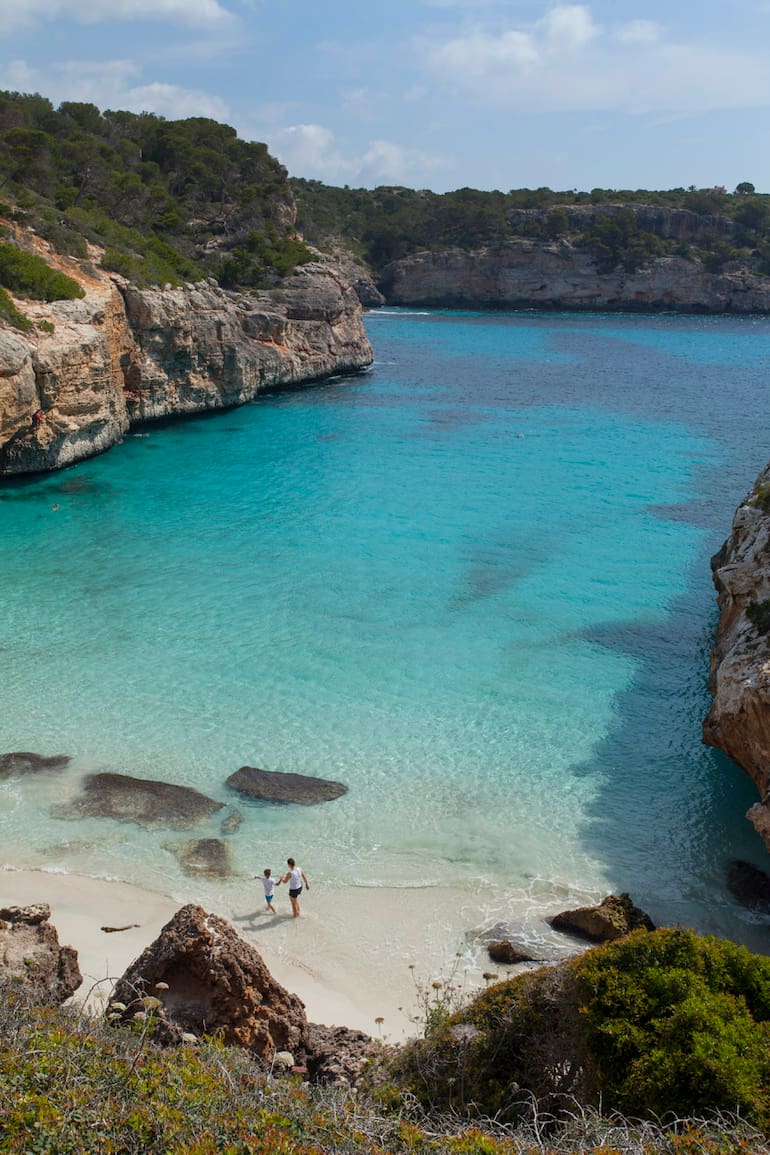 La playa Calo des Moro es una invitación a desenchufarse.