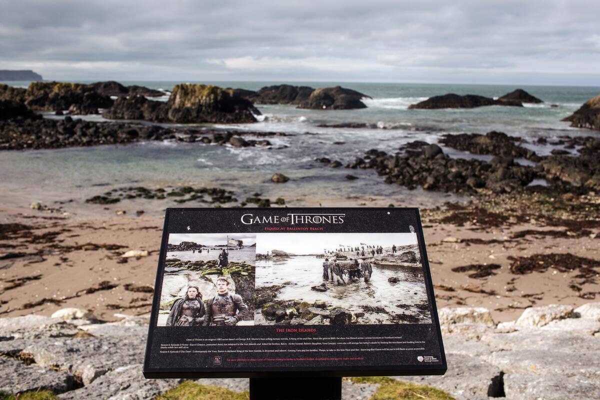La playa de Ballintoy, conocida en la ficción como Iron Islands