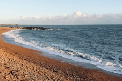 La playa de Folkestone, en Inglaterra, fue testigo de una curiosa iniciativa de un artista alemán