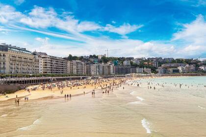 La Playa de la Concha en San Sebastián, España, aparece en puesto número quince.