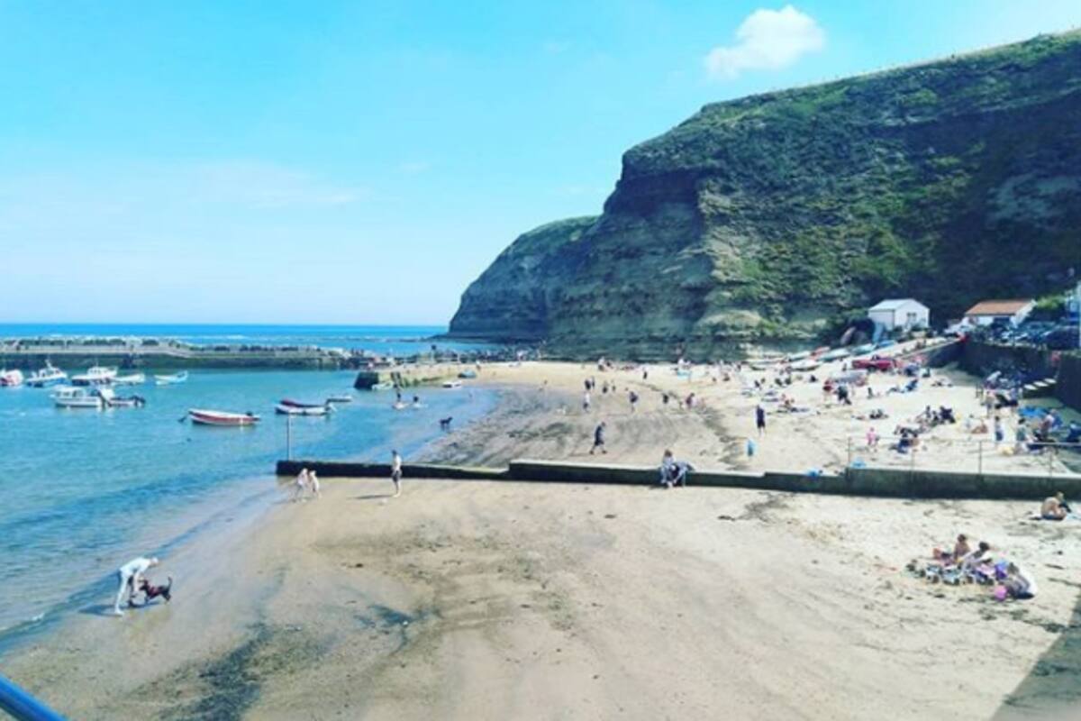 La playa de Staithes donde se produjo el accidente y rescate