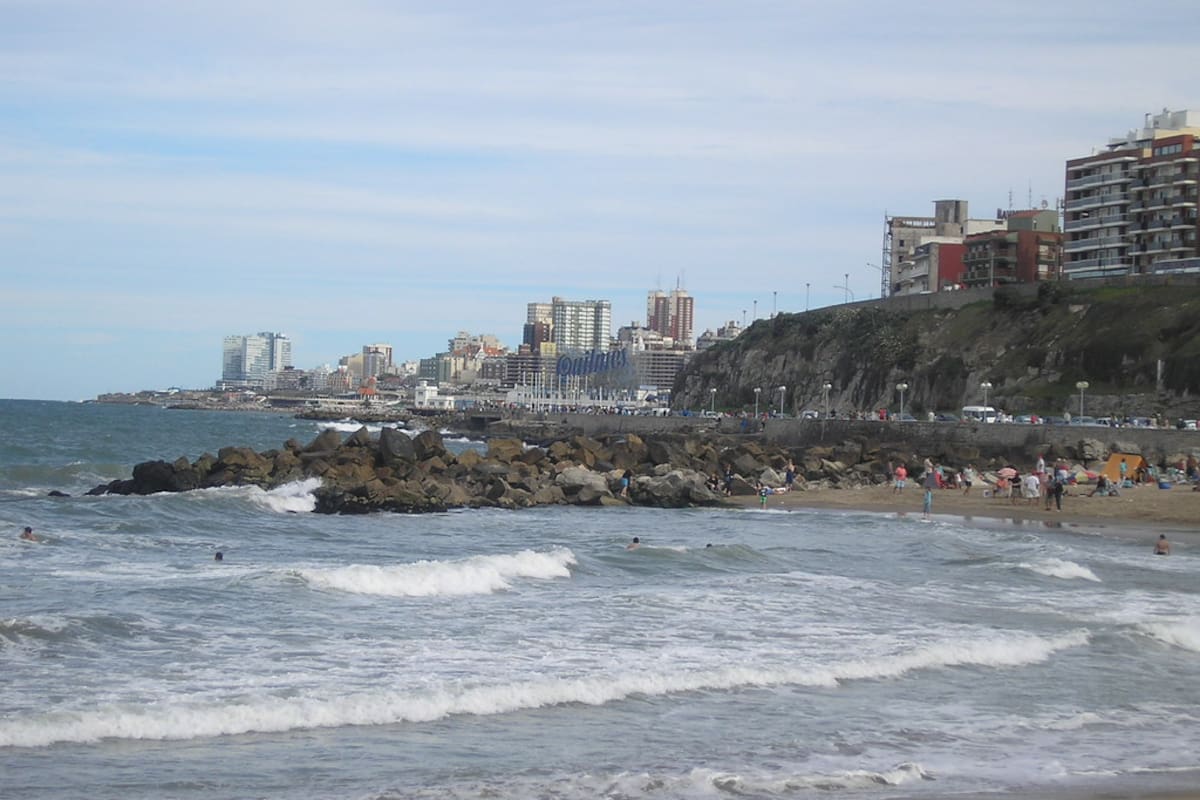 La playa en donde fue encontrado el cuerpo de un hombre.