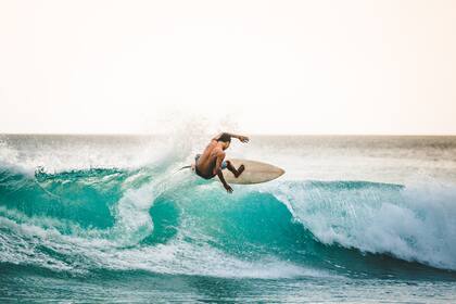 La playa Mavericks en California es un santuario para los surfistas