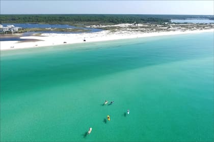 La playa paradisíaca está ubicada en un Parque Estatal que cuenta con casi 2000 acres y permite realizar diversas actividades al aire libre