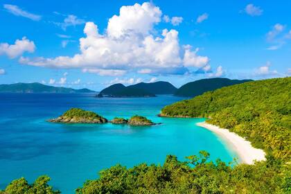 La playa Trunk Bay, de las Islas Vírgenes de Estados Unidos, encabeza la lista de las mejores playas del mundo en 2024