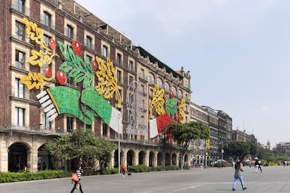 La Plaza Constitución, también llamada el Zócalo.