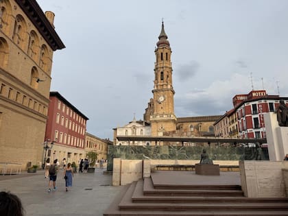 La Plaza del Pilar: el "living" de la ciudad"