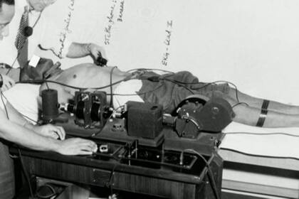 La población negra es poco proclive a participar en estudios por escándalos como el de Tuskegee, una investigación sobre la sífilis en pacientes negros que los tuvo sin tratamiento durante décadas aunque existía el remedio