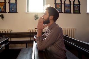 La poderosa oración a San Cipriano para decir ante los problemas amorosos
