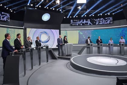 La polarización entre el ultraderechista Jair Bolsonaro y el izquierdista Fenando Haddad fue el blanco de las críticas del debate presidencial realizado a última hora de ayer