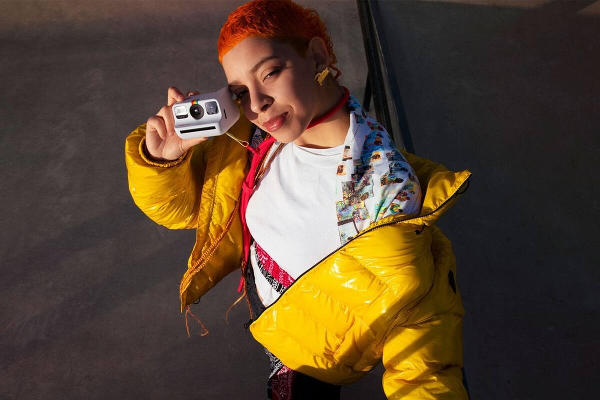 La Polaroid Go es la cámara analógica más pequeña de la compañía, y usa un formato de papel de impresión más compacto que la tradicional