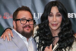 La polémica decisión de Cher acerca de cómo mencionar a su hijo trans en sus memorias: “Me dio su bendición”