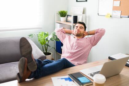 La polémica sobre "hacer la plancha" en el trabajo