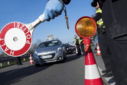 La policía alemana reforzó los controles en sus fronteras terrestres con los países vecinos