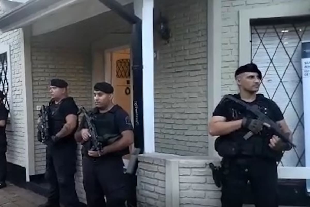 La policía bonaerense allanó la casa de un estudiante por las amenazas de bomba