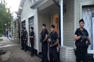 La policía bonaerense allanó la casa de un estudiante por las amenazas de bomba