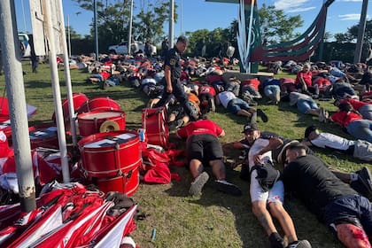 La Policía Bonaerense detuvo a Pablo 'Bebote' Álvarez y otros 214 integrantes de la barra "disidente" de Independiente antes del partido con Rosario Central.
