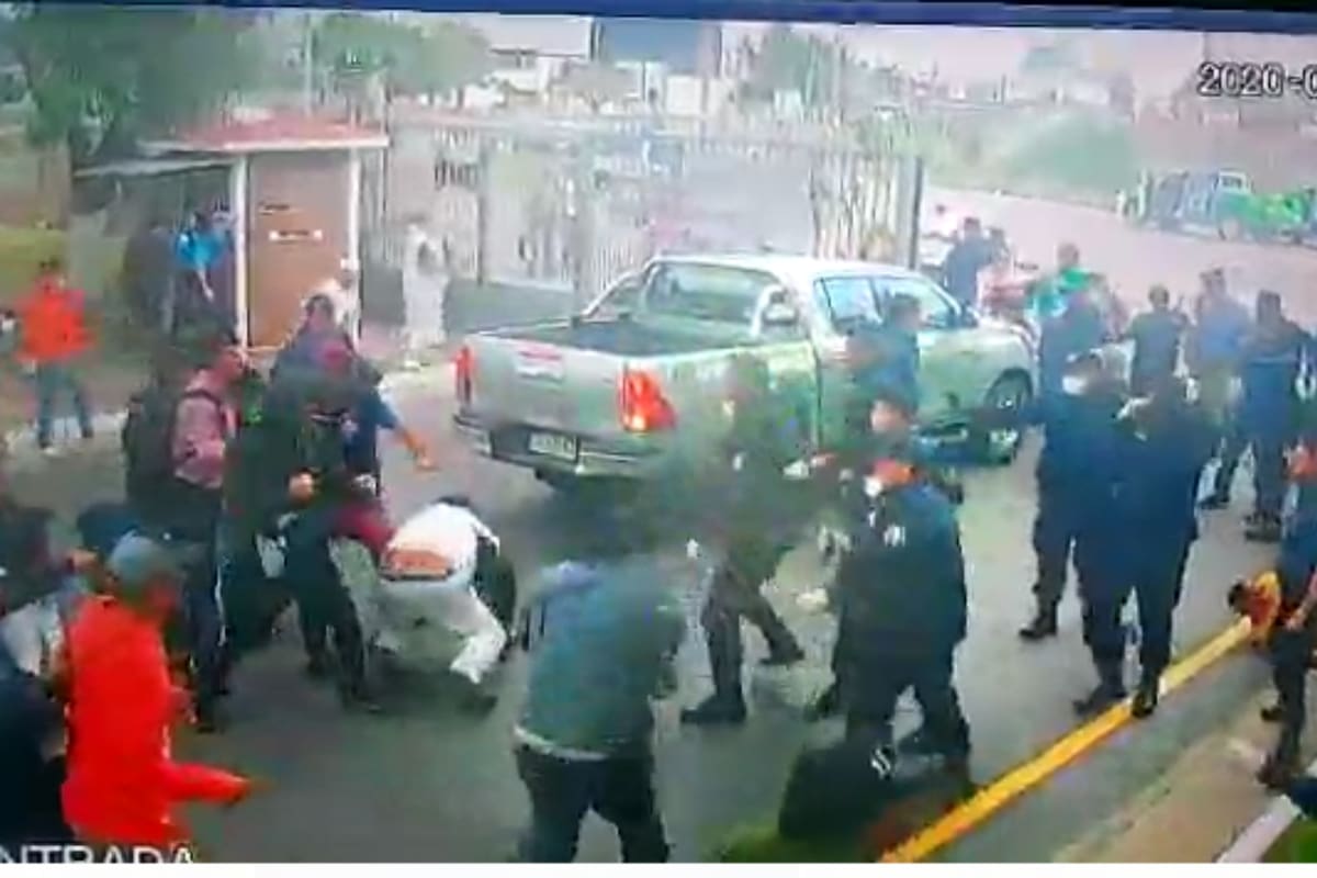 La Policía bonaerense reprimiendo a empleados del frigorífico Penta