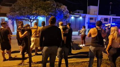 La Policía catamarqueña envía agentes a donde son las protestas.