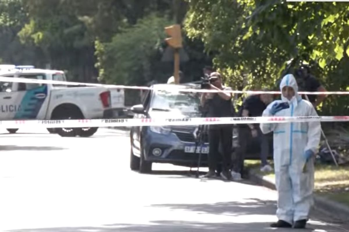 La policía científica trabaja en el lugar