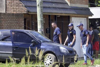 La Policía Científica trabajó en la casa de Melchor Romero, escenario de la masacre