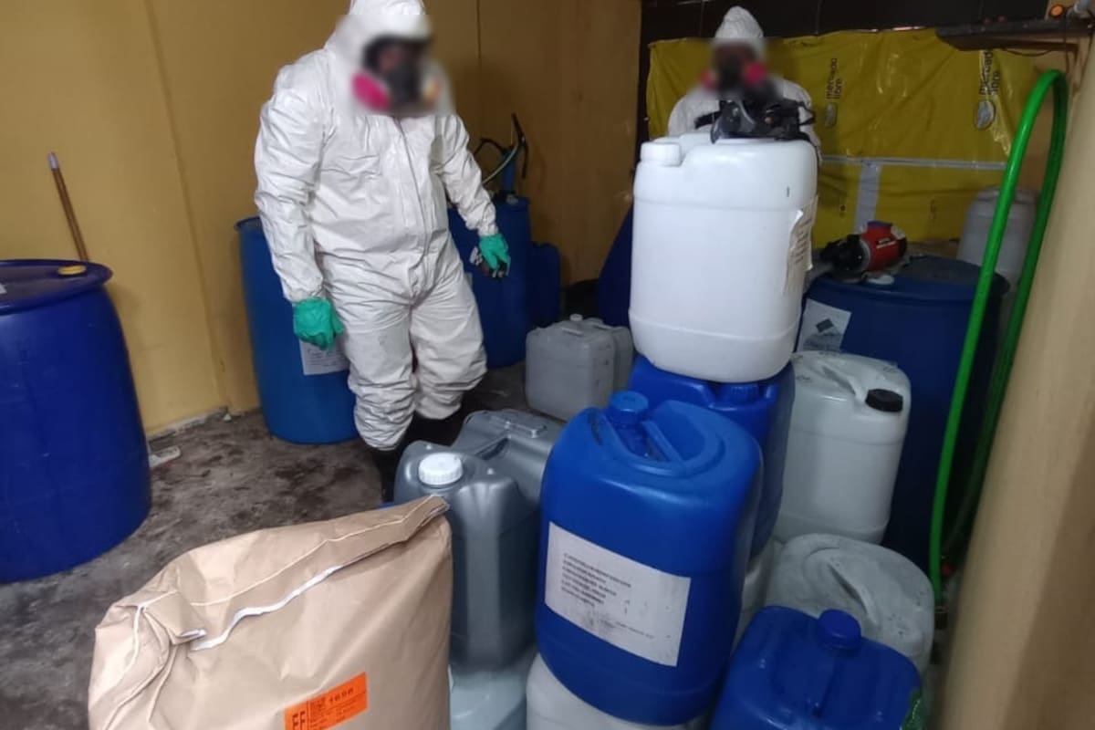 La Policía clausuró el domicilio, que carecía de las mínimas medidas de seguridad para el manejo y control de las sustancias químicas