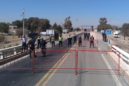 La policía trabó el paso a San Luis