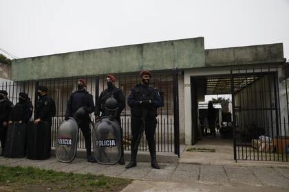 La policía custodia la casa del jubilado acusado de homicidio