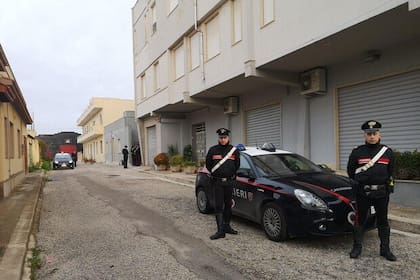 La policía custodia la residencia de Messina Denaro el 17 de enero de 2023