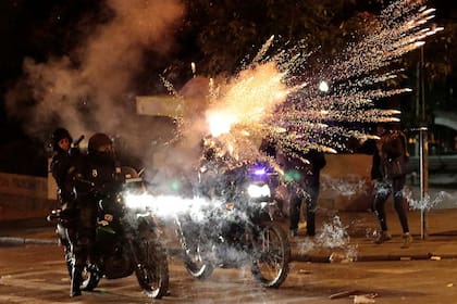 La policía de Bolivia reprime manifestantes en las protestas que se desarrollaron para repudiar el supuesto golpe