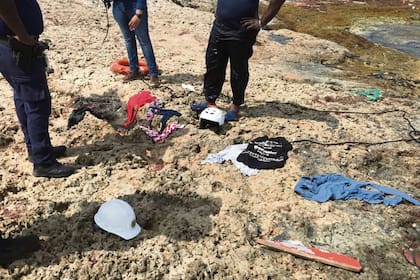 La policía de Curazao revisa los objetos de la tripulación desaparecida