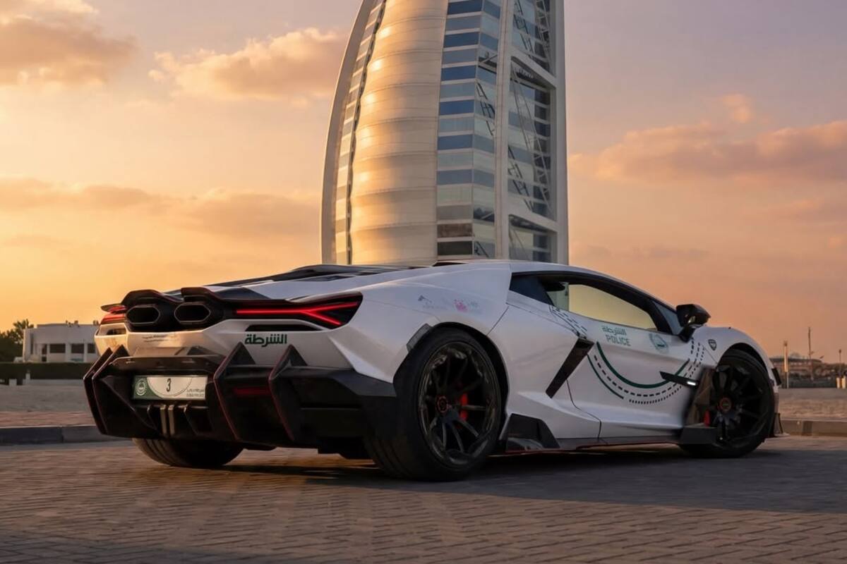 La Policía de Dubái suma un Lamborghini Revuelto híbrido a su flota de lujo (créditos: Mansory)