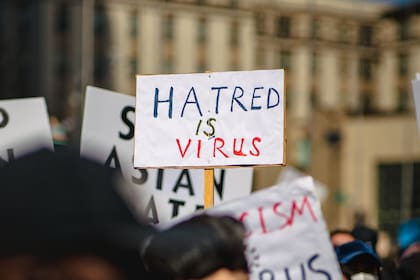 La policía de EE.UU. reforzó especialmente la vigilancia en sitios de la comunidad judía, luego de la aparición de amenazas en línea que convocaron para hoy al 'Día del odio'