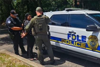 La policía de Florida intensifica las operaciones en el Dolphin Mall de cara a la temporada de compras navideñas en Estados Unidos