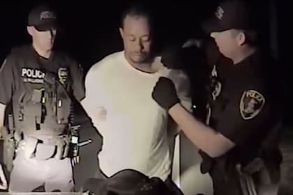 La policía de Jupiter, Florida, detiene a Tiger Woods en un estado de confusión por la ingesta de medicamentos, el 29 de mayo de 2017