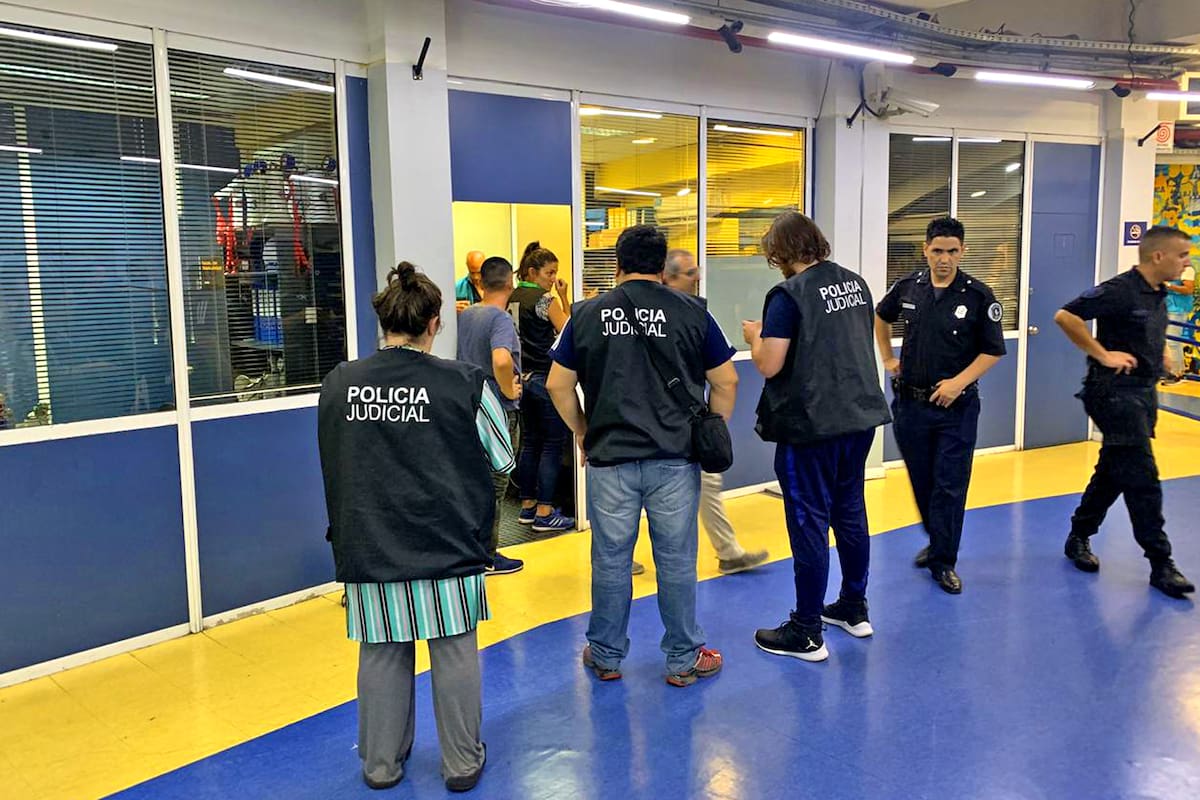 La Policía de la Ciudad allana la Bombonera por los incidentes en las piletas