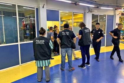 La Policía de la Ciudad allana la Bombonera por los incidentes en las piletas