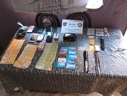 La Policía de la Ciudad decomisó pastillas y chips de telefonía celular