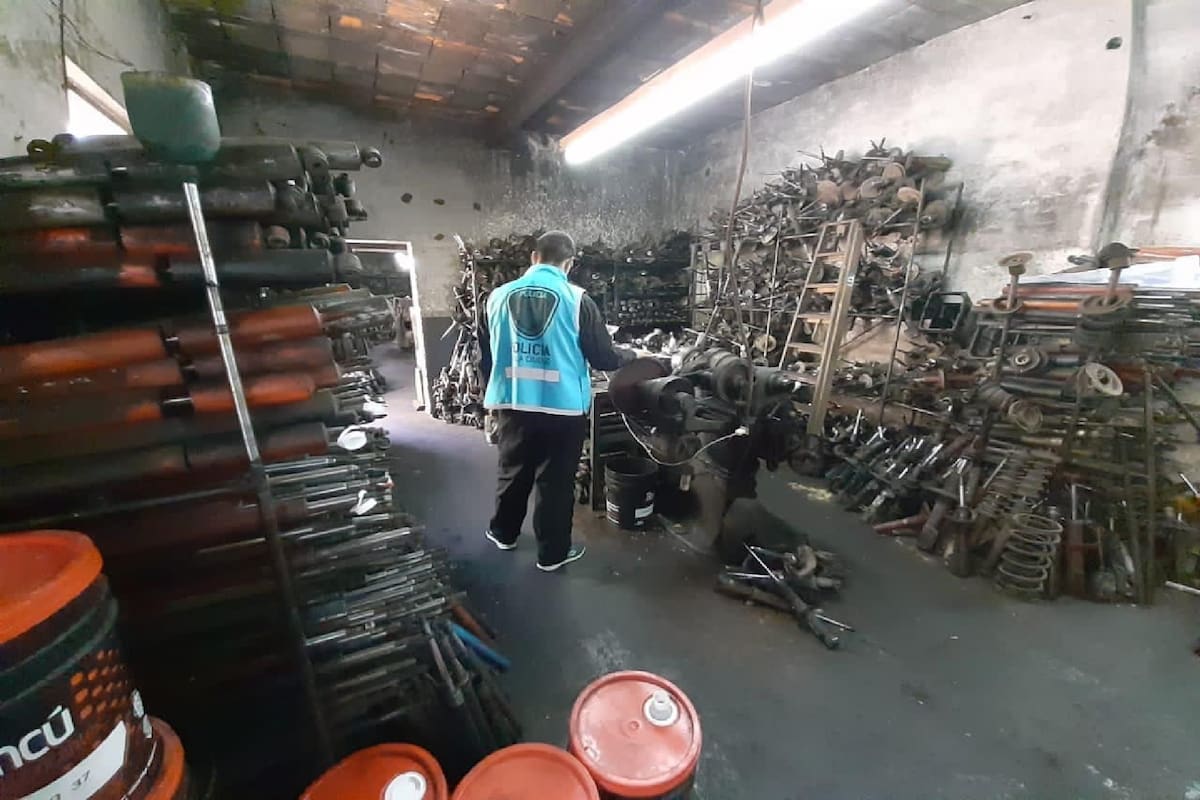 La Policía de la Ciudad realizó operativos contra el comercio ilegal de autopartes