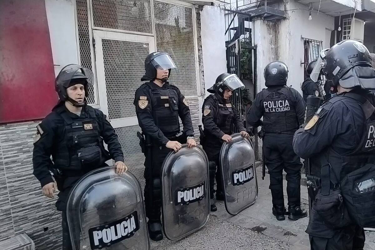 La Policía de la Ciudad realizó un operativo antidrogas en la villa 1-11-14